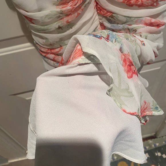 Bardot REMI FLORAL DRESS IN RED GARDEN L - Picture 9 of 12